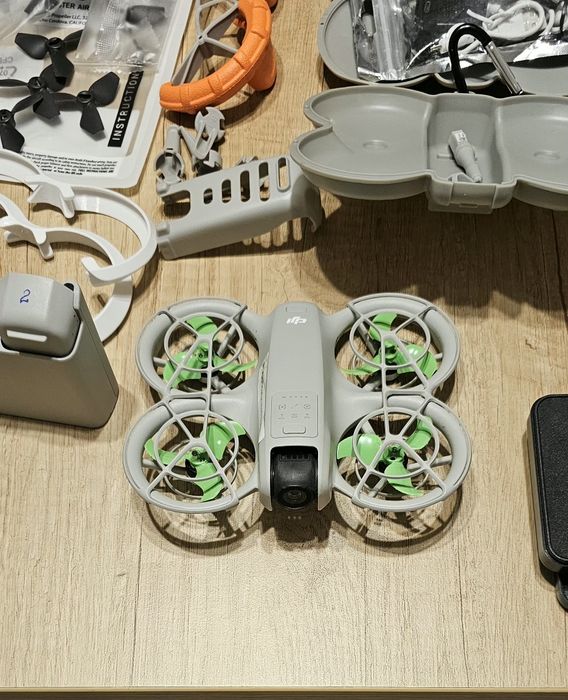 Drona DJI Neo si accesorii