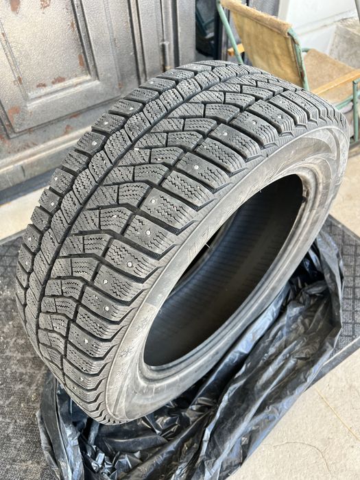 Зимняя резина с шипами Viatti 215/55R17