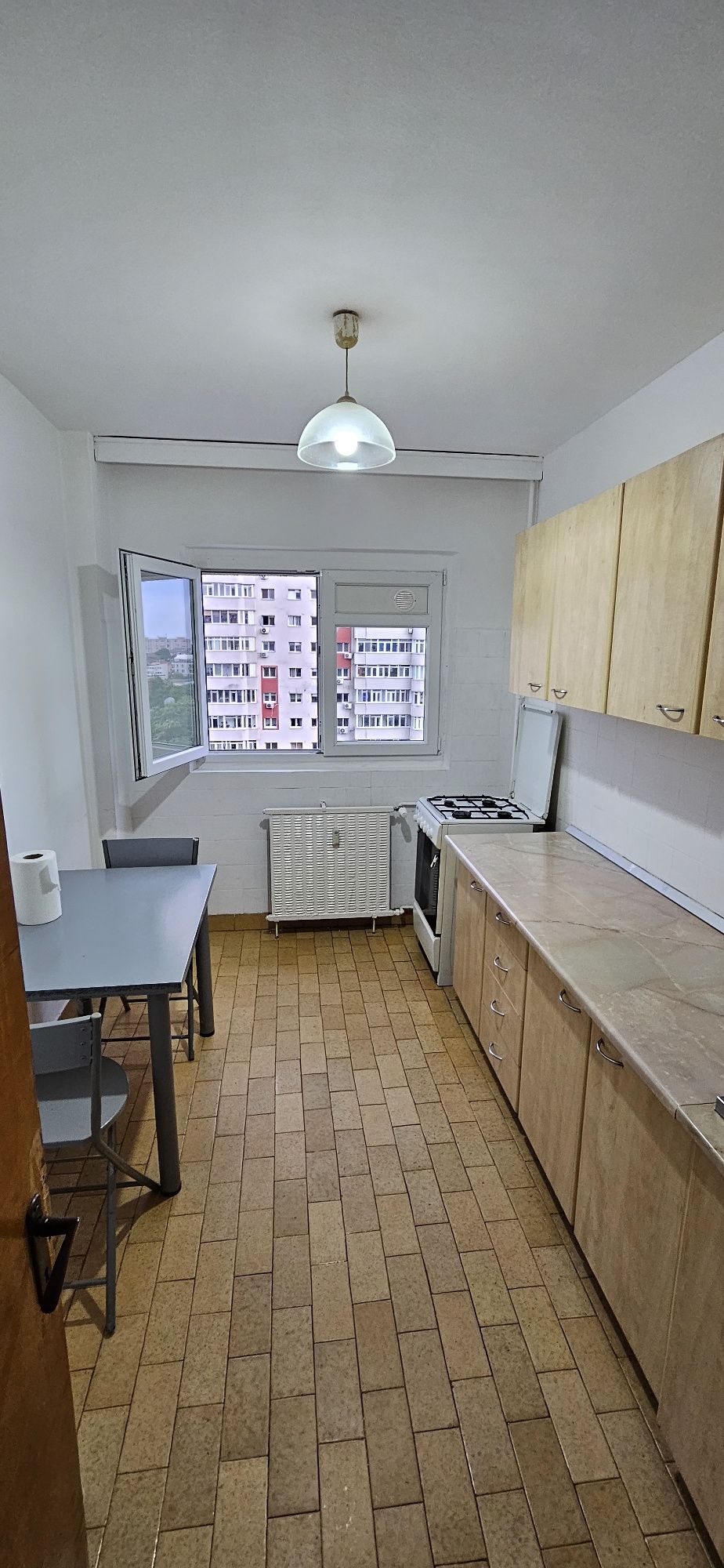 Inchiriez Apartament 3 camere vis-a-vis de Metrou Brâncoveanu