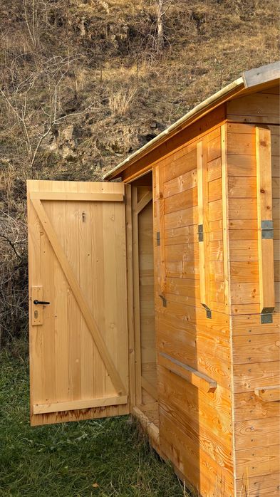 Închiriere căsuțe tip stand pentru evenimente.