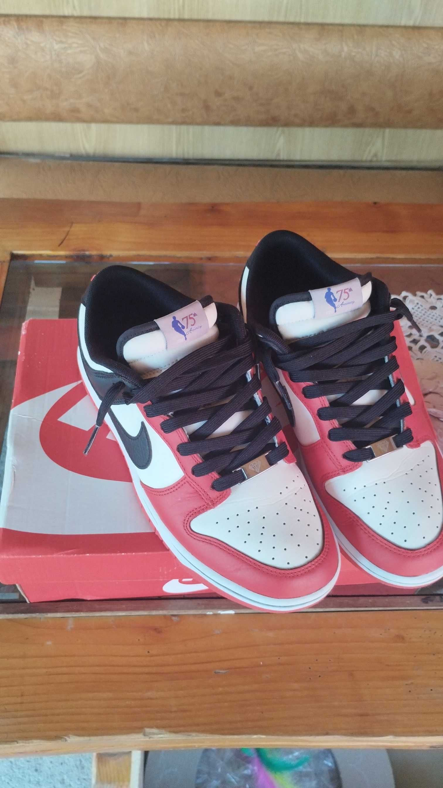 VAND URGENT!!!Nike dunk low Chicago 75 th aniversarry