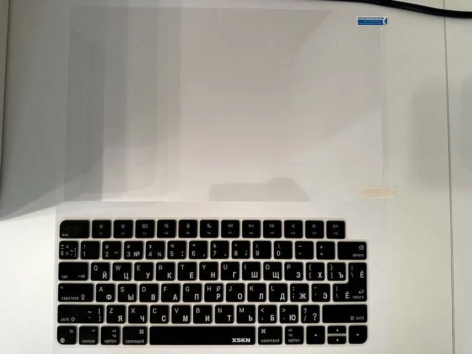 Продавам Apple Macbook Air 13.3 (i5, 8GB, 128GB)+аксесоари