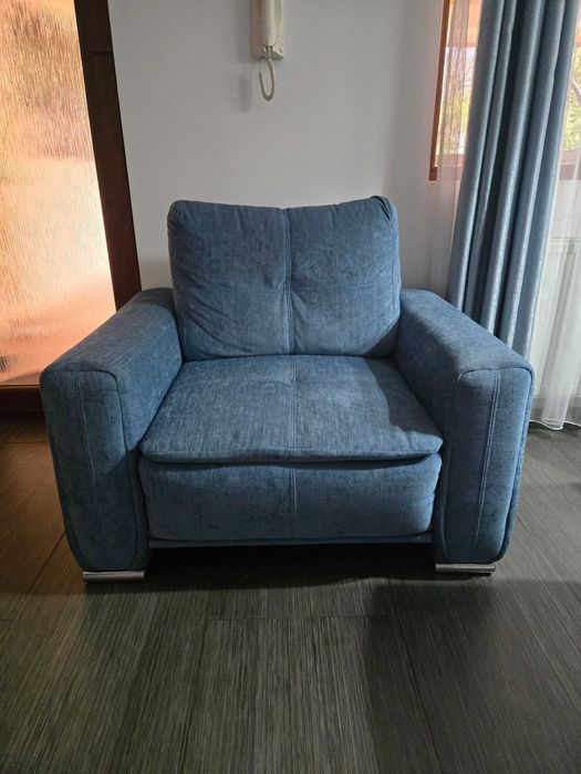 Vand fotoliu albastru in stare buna