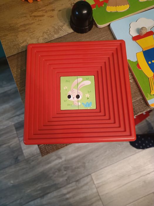 Колекция от пъзели и занимателни играчки