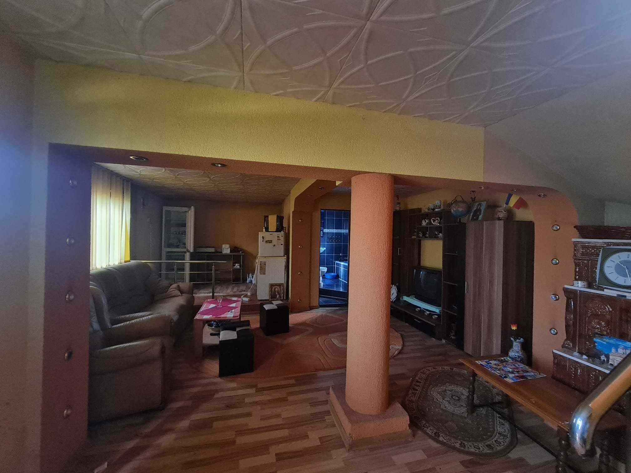 Casa Govora Sat - Gurisoara , 2 case in   aceeasi curte