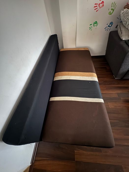 Canapea extensibila, 2 x fotoliu, 2 x masa de cafea