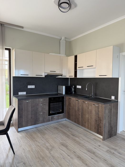 Къща под наем в затворен комплекс в град Поморие, местност Лахана