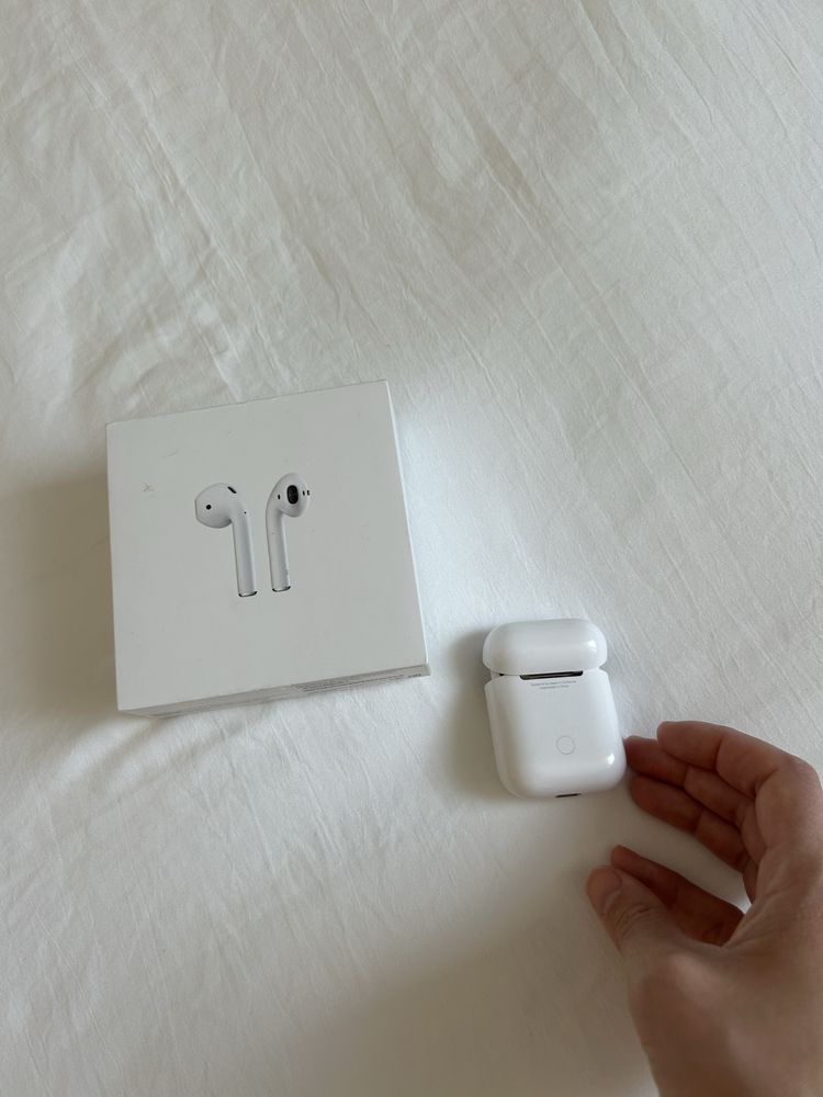 AirPods (оригинал) , все отлично работает