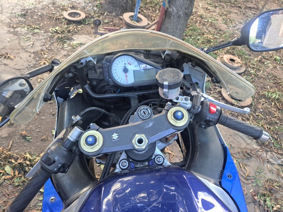 Vând piese suzuki gsxr 1000 k1/k2