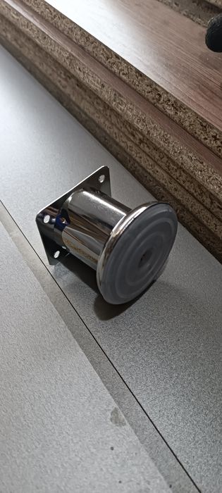 Ножки мебель, черные.