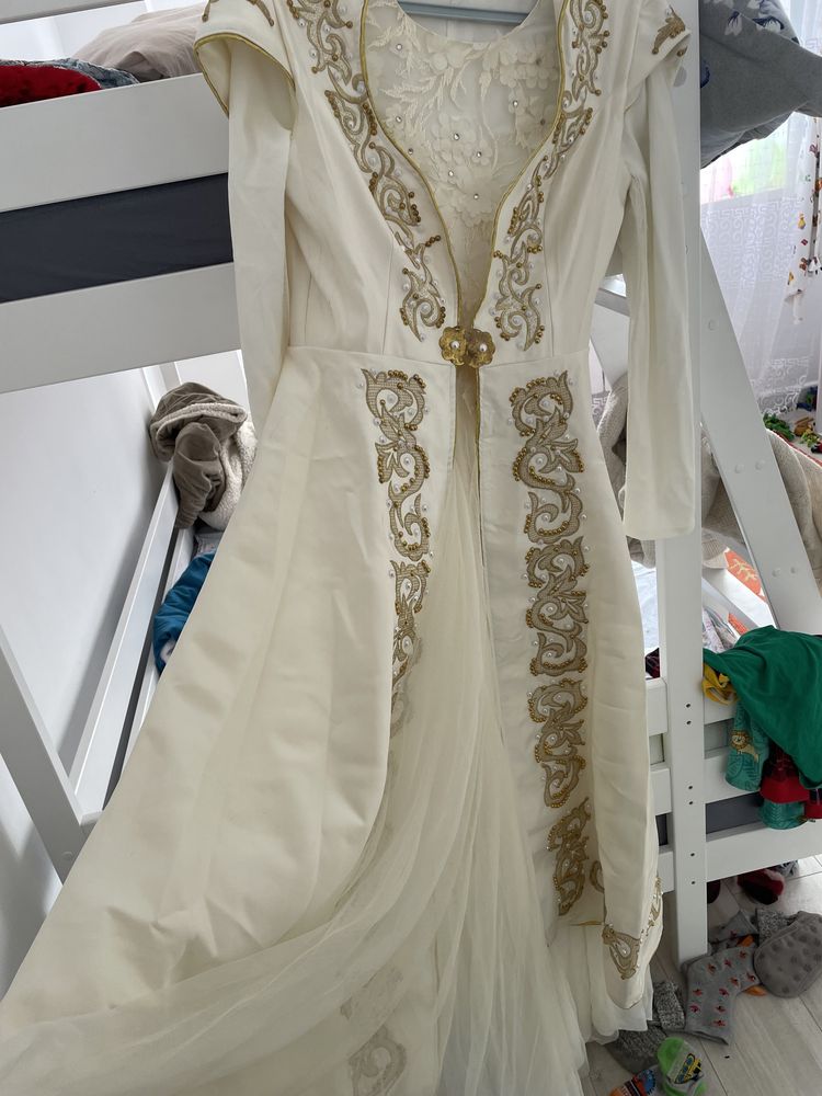 Платье на узату, национальное казахское