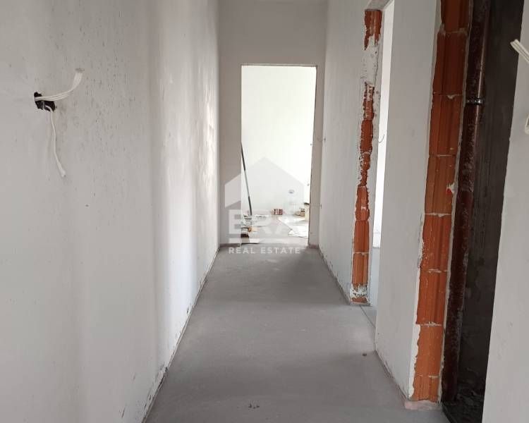 Нова двуетажна къща в затворен комплекс