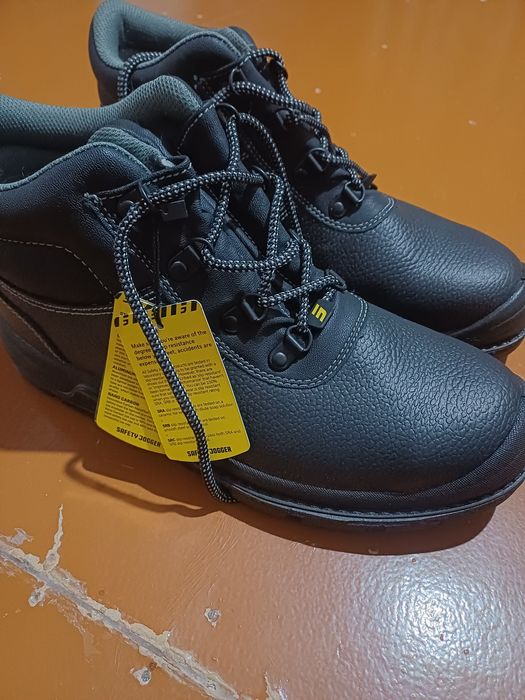 Продам сефти ботинки