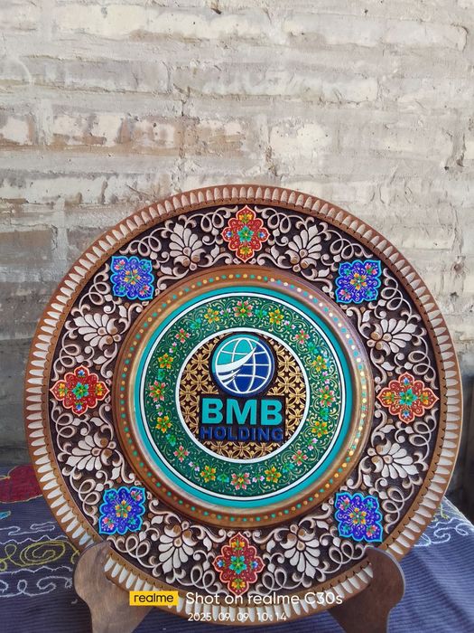 Yong'oq daraxtida dekorativ lagan olchami 30 santimetr