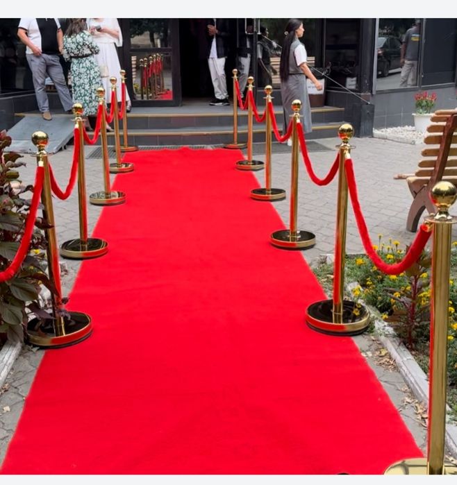 Красная Дорожка парфлексы красный ковролан золотая стойка ковёр