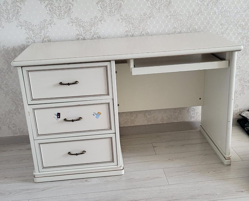 Продам письменный стол