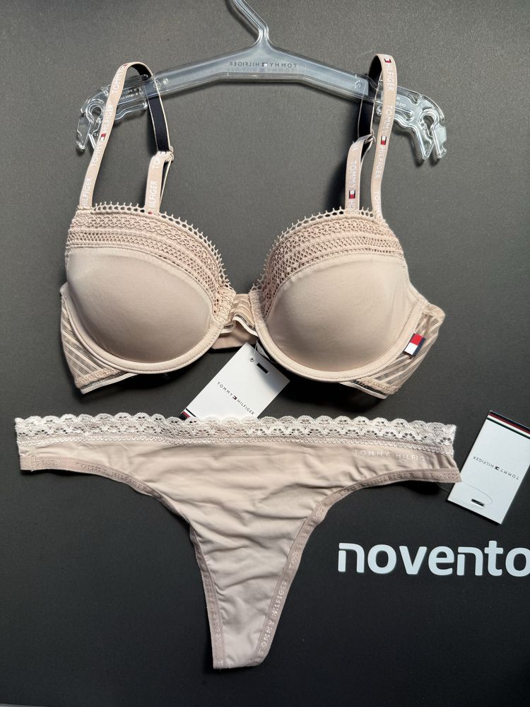 Комплект в бежово: сутиен /75B/ и прашки /S/ Tommy Hilfiger