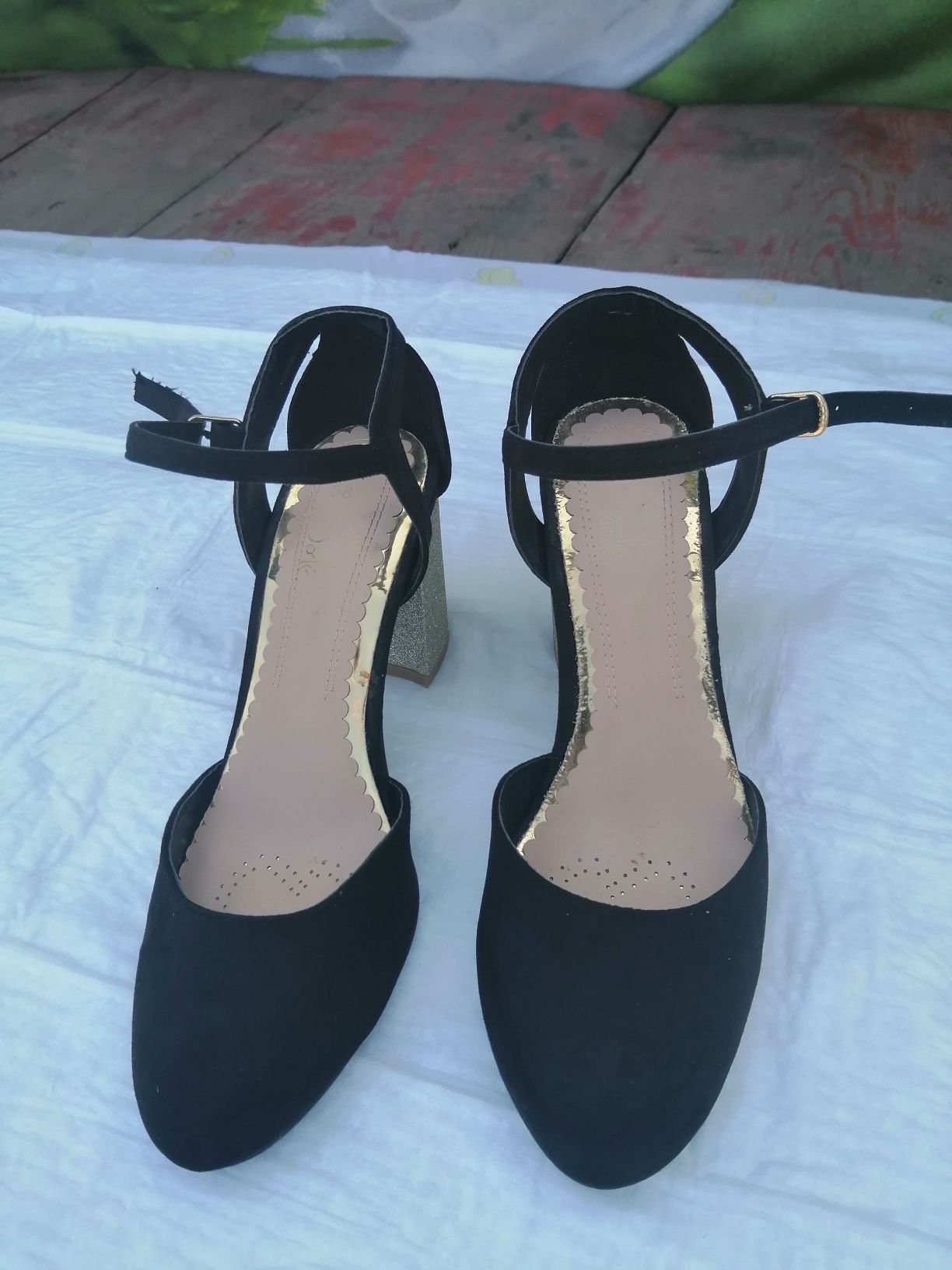 Pantofi de dama negru cu auriu