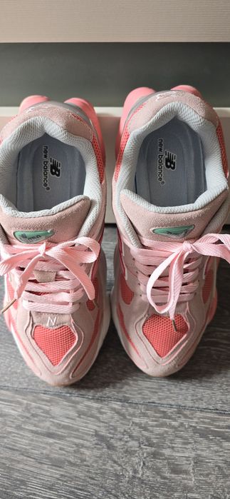 New Balance 9060 Pink