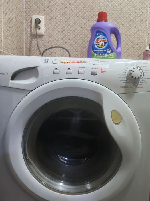 Kir yuvish mashinasi  yaxshi holatda, to‘liq ishlaydiIndesit WISL
