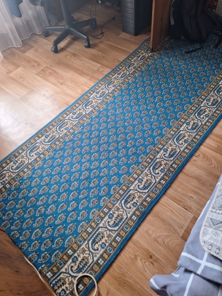 Ковры  разные несколько штук