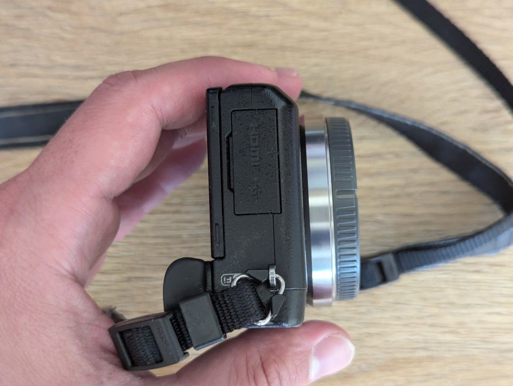 Продавам безогледален Sony NEX-6