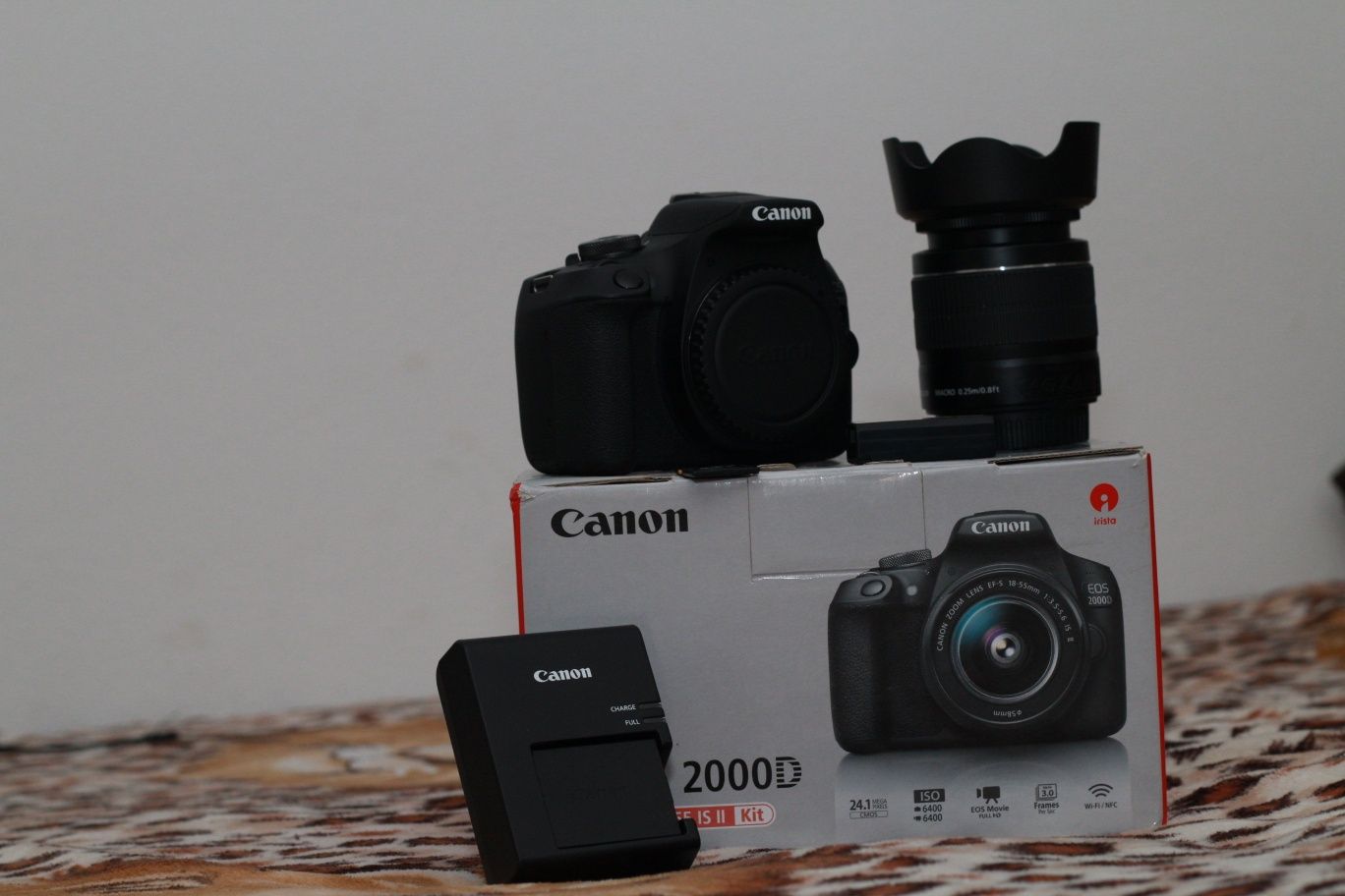 Canon 2000d + ef.18-55 mm +75-300 mm