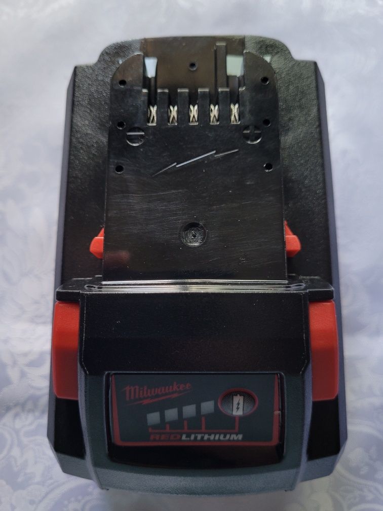 Acumulator Milwaukee M18 HB8