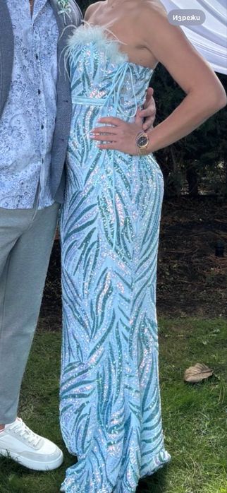 Официална рокля с паиети и пера