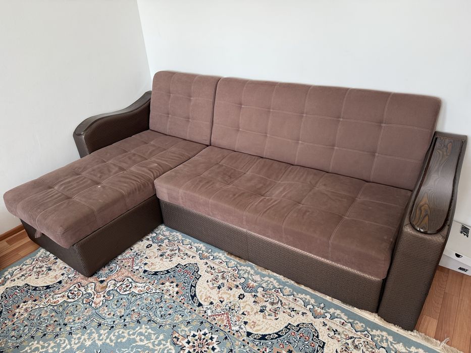 Диван в хорошем состояний угловой