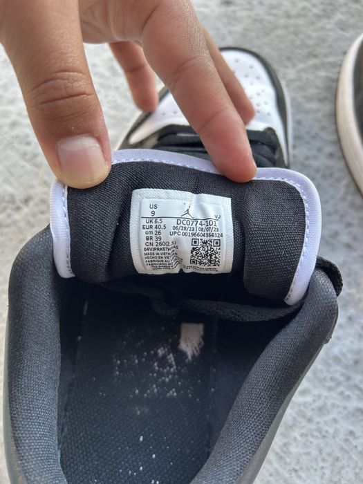 Nike jordan1 low black white