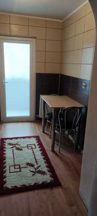 Închiriez apartament