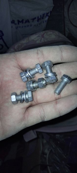 Продам болты с шайбой и гайкой
