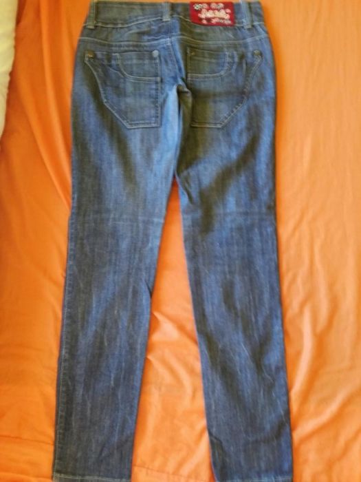 Blugi dama, unii dintre ei sunt noi