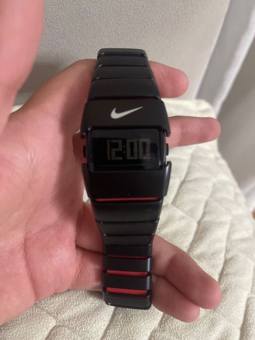 Продаю часы найк