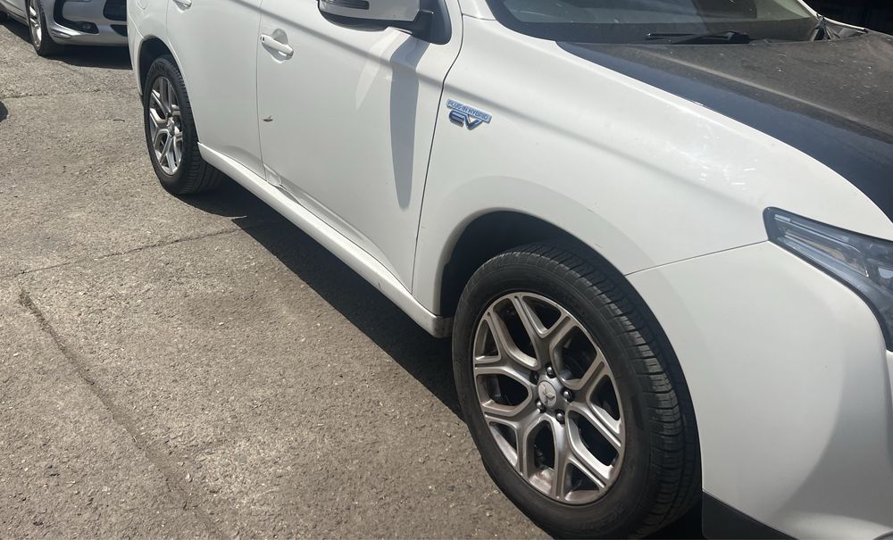 На части Mitsubishi Outlander 2.0  hybrid