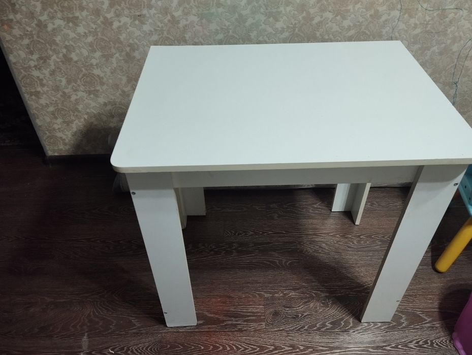 Стол белый продам недорого