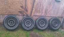 Vand cauciucuri iarna 205/60 R15 cu jante tabla