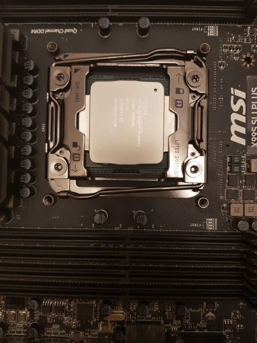 procesor i7 5960X Extreme Edition, cooler intel