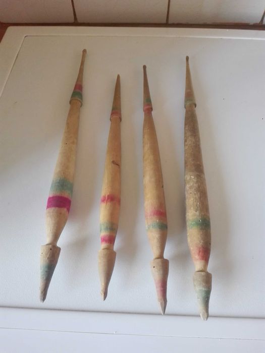 Стари вещи от дърво и метал. Медни чиния и тенджера .