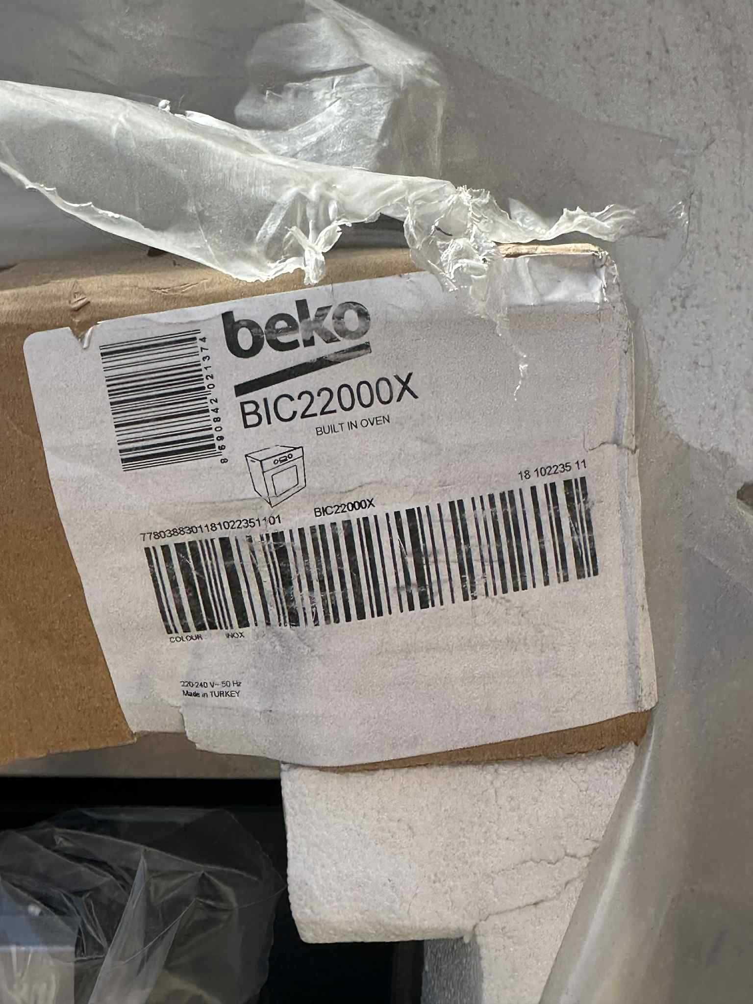 Фурна за вграждане BEKO Bic 22000x / Чисто нова
