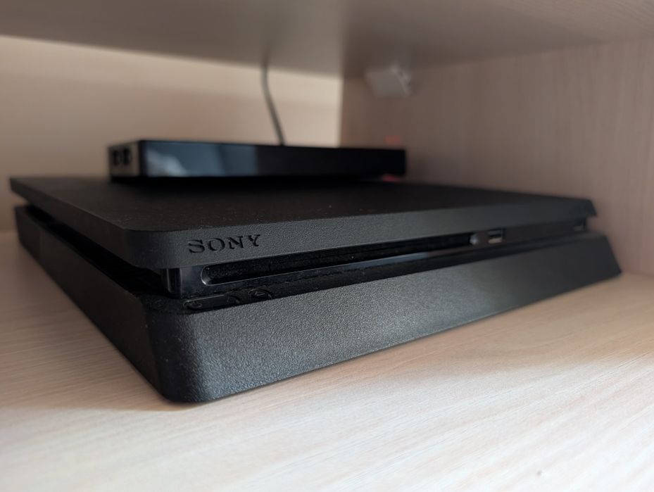 Play Station 4 - PS4