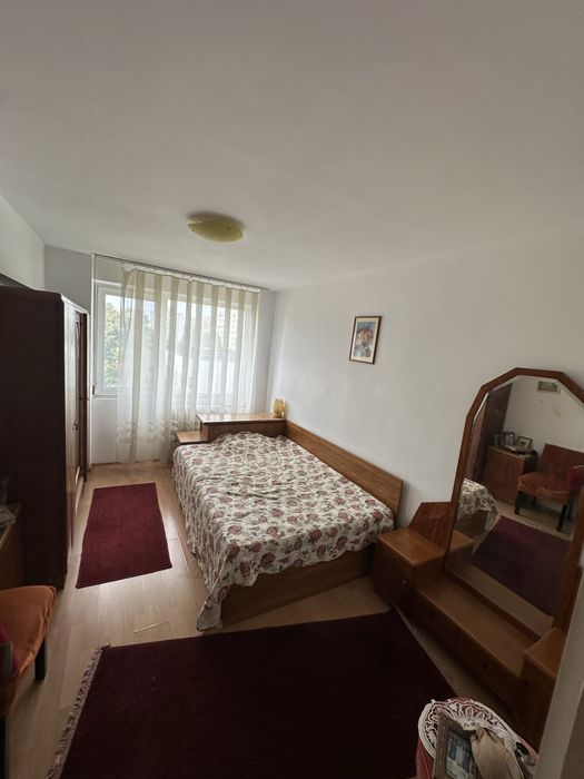 Mobilier dormitor din lemn de lămâi – dulap, pat, oglindă și bufet