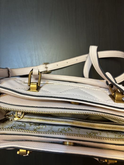 Geantă umăr Guess pt femei