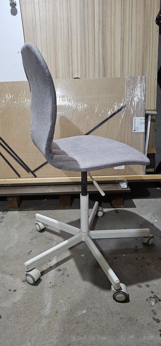 Трапезни и офис столове