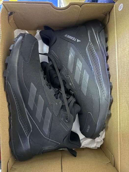 Adidas terex 41 номер нови!