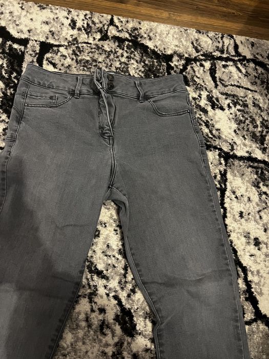 Blugi dama  nu sunt purtati