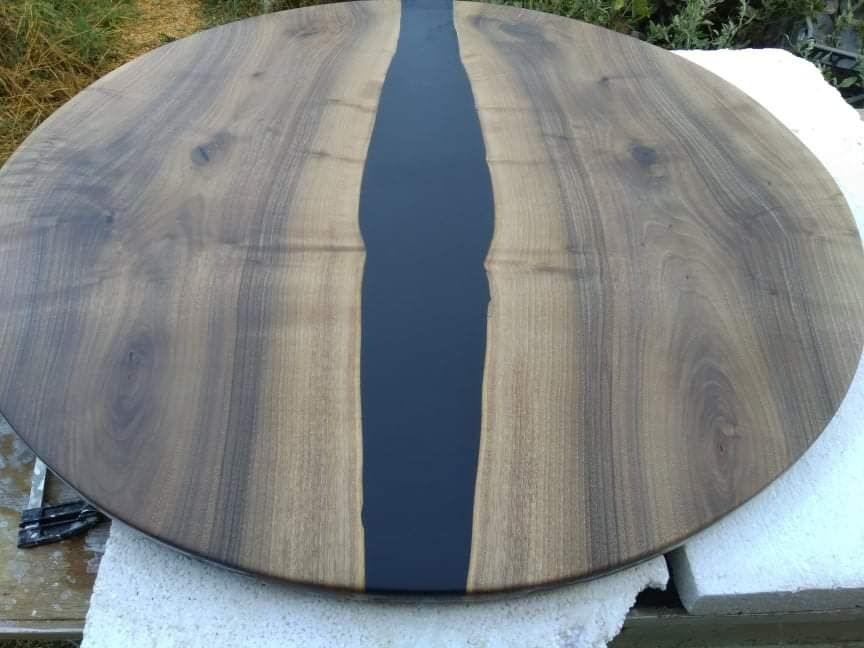 Дизайнерски маси от масив и епоксидна смола