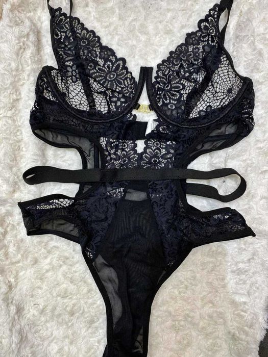 Body sexy tip plasa underwire si detaliu auriu