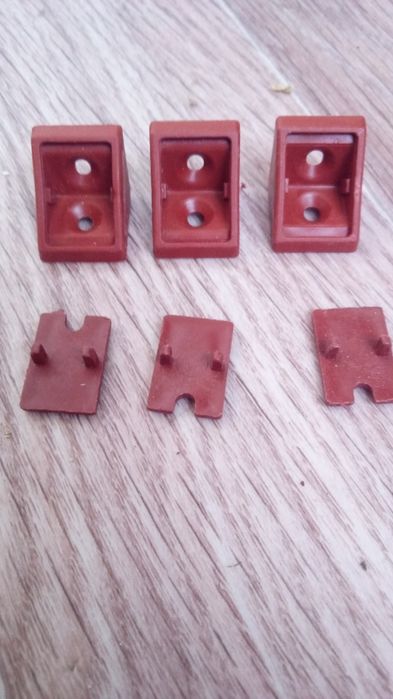 Крепежные пластиковые,мебельные уголки